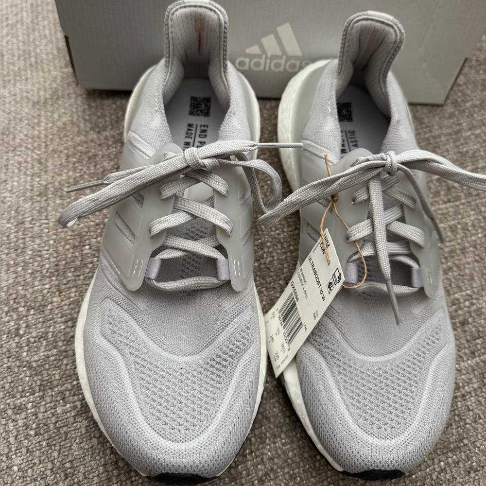Women’s Adidas Ultraboost 22W Grey Running Shoes U.S. Size 7 NIB